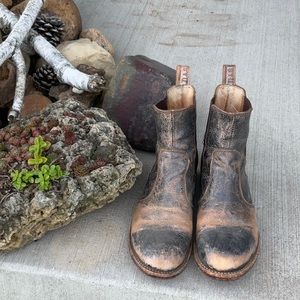 Bedstu round toe pull on boots